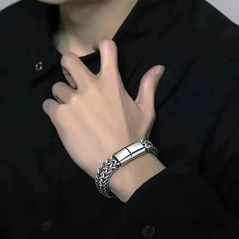 Bracelete Trançado de Aço Inoxidável com Fecho Magnético